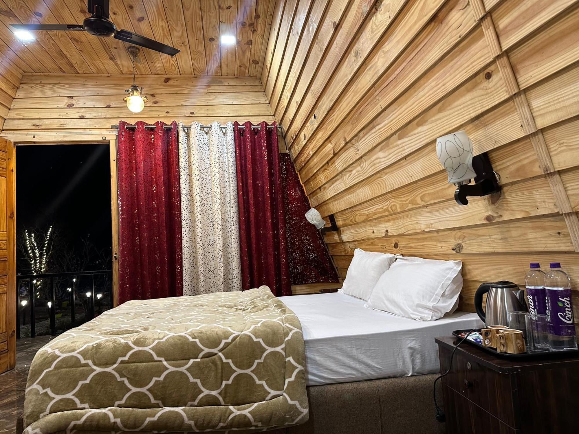 Cabana Riverside Resort - Kainchi Dham Nainital Eksteriør billede