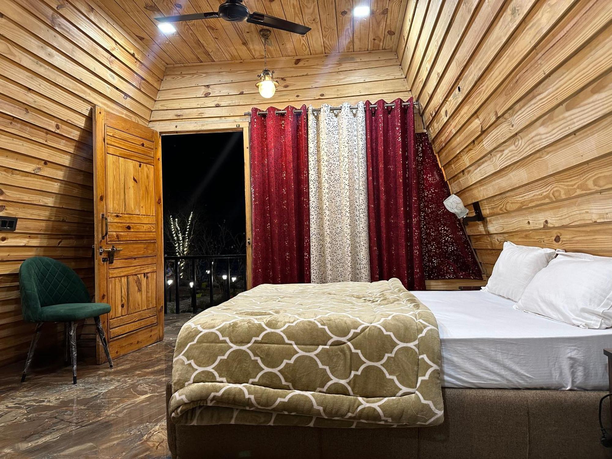 Cabana Riverside Resort - Kainchi Dham Nainital Eksteriør billede
