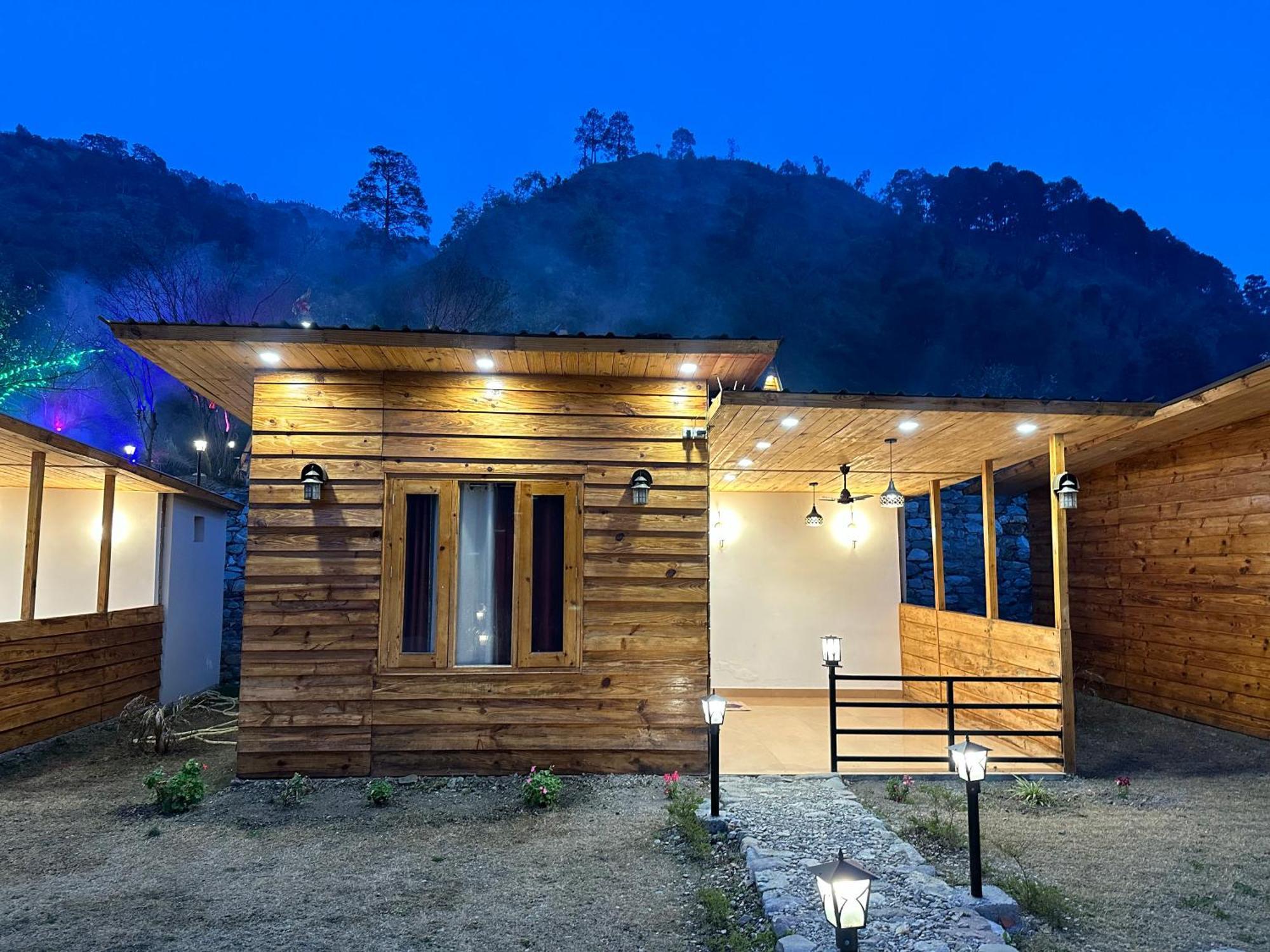 Cabana Riverside Resort - Kainchi Dham Nainital Eksteriør billede