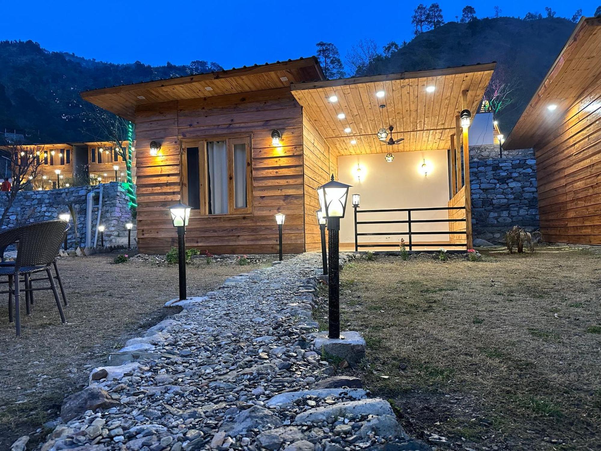 Cabana Riverside Resort - Kainchi Dham Nainital Eksteriør billede