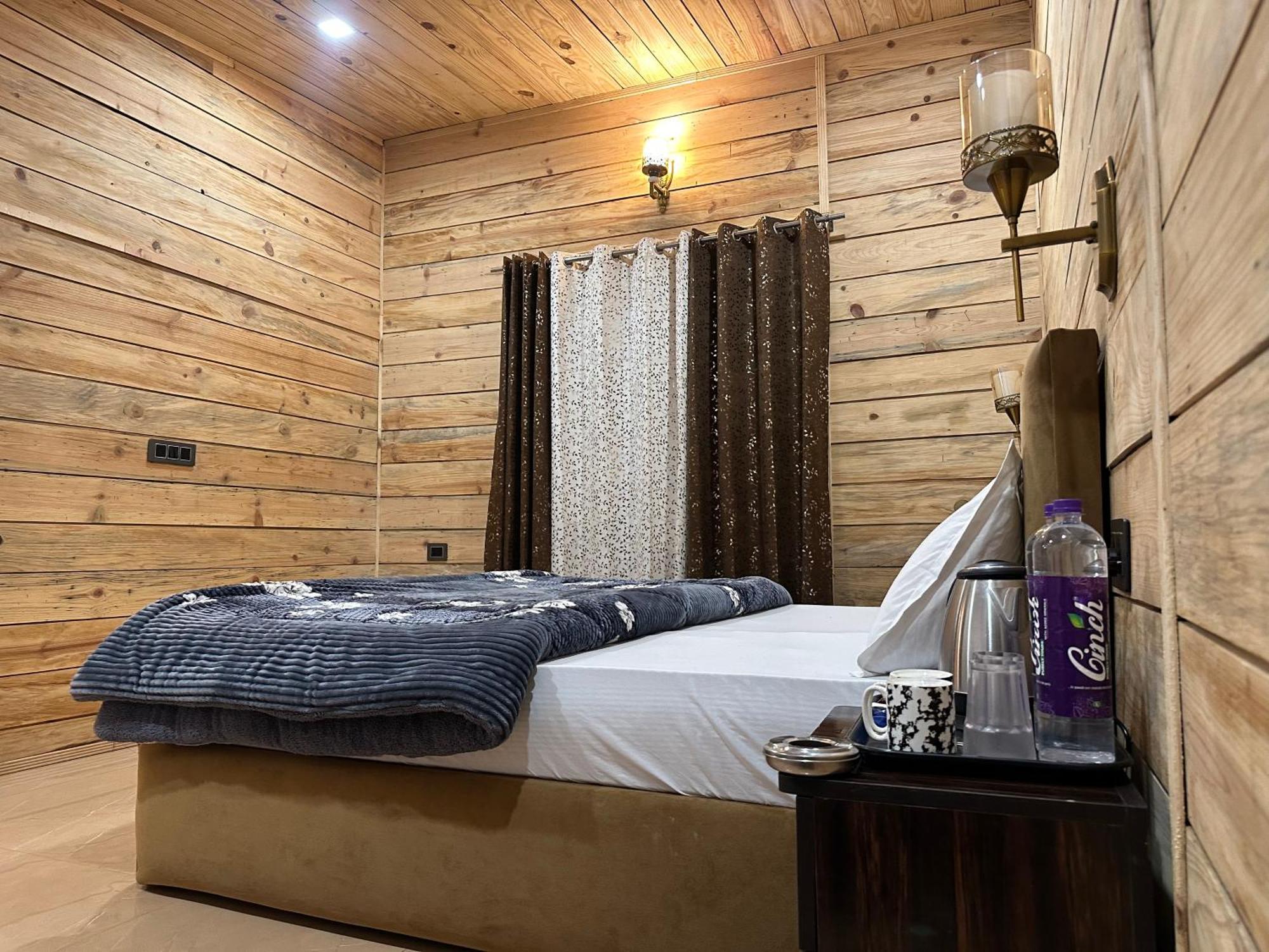 Cabana Riverside Resort - Kainchi Dham Nainital Eksteriør billede