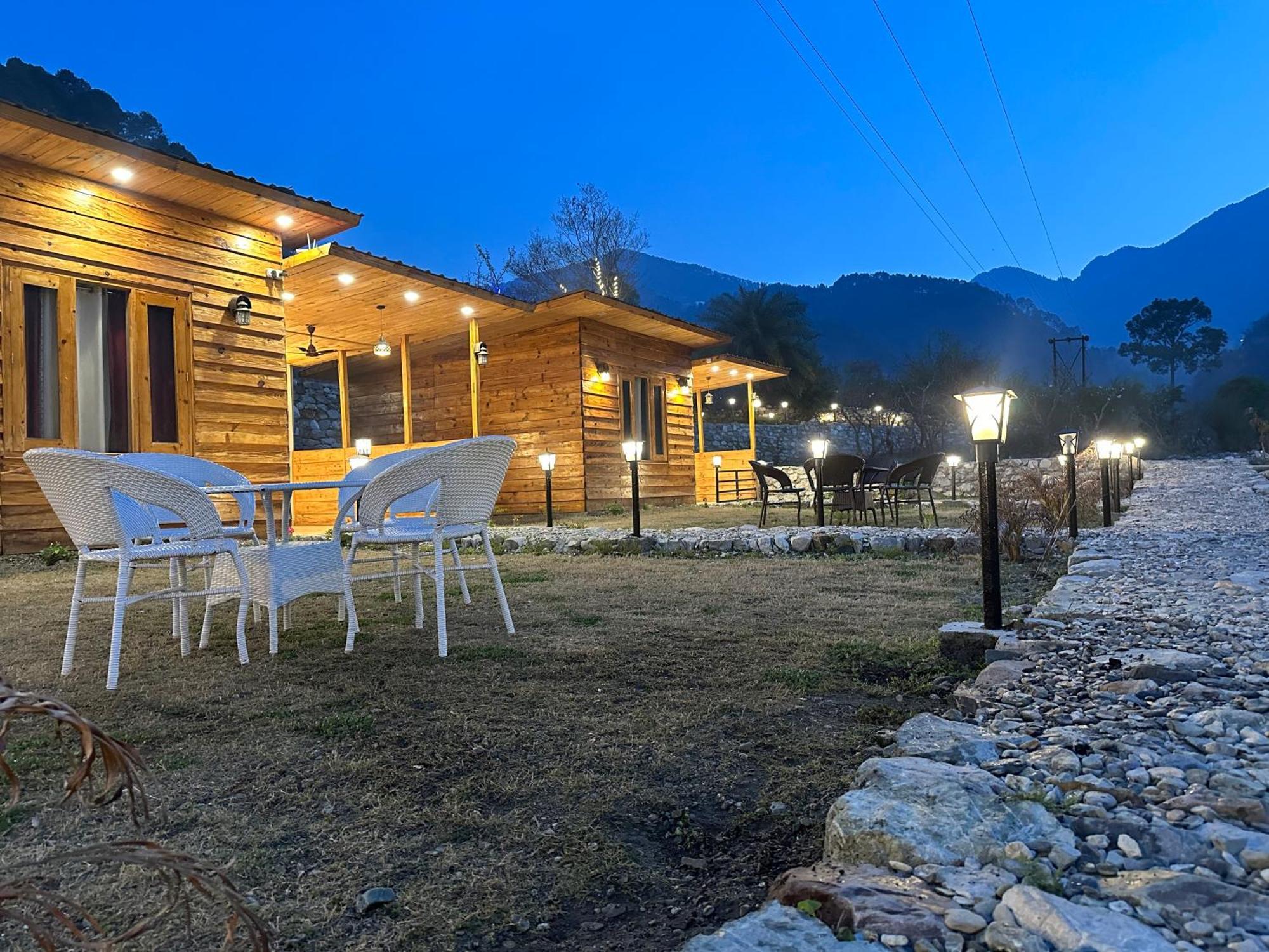 Cabana Riverside Resort - Kainchi Dham Nainital Eksteriør billede