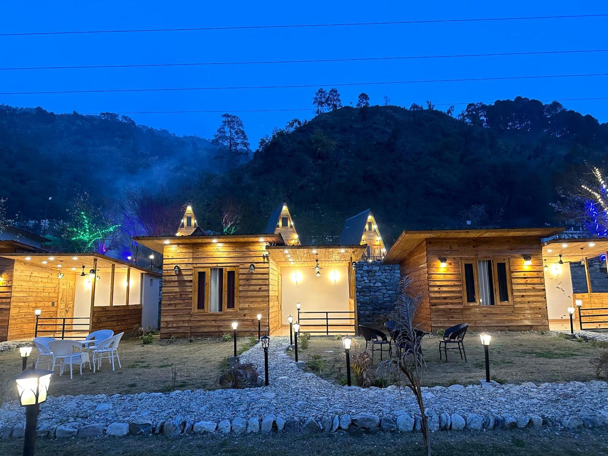 Cabana Riverside Resort - Kainchi Dham Nainital Eksteriør billede