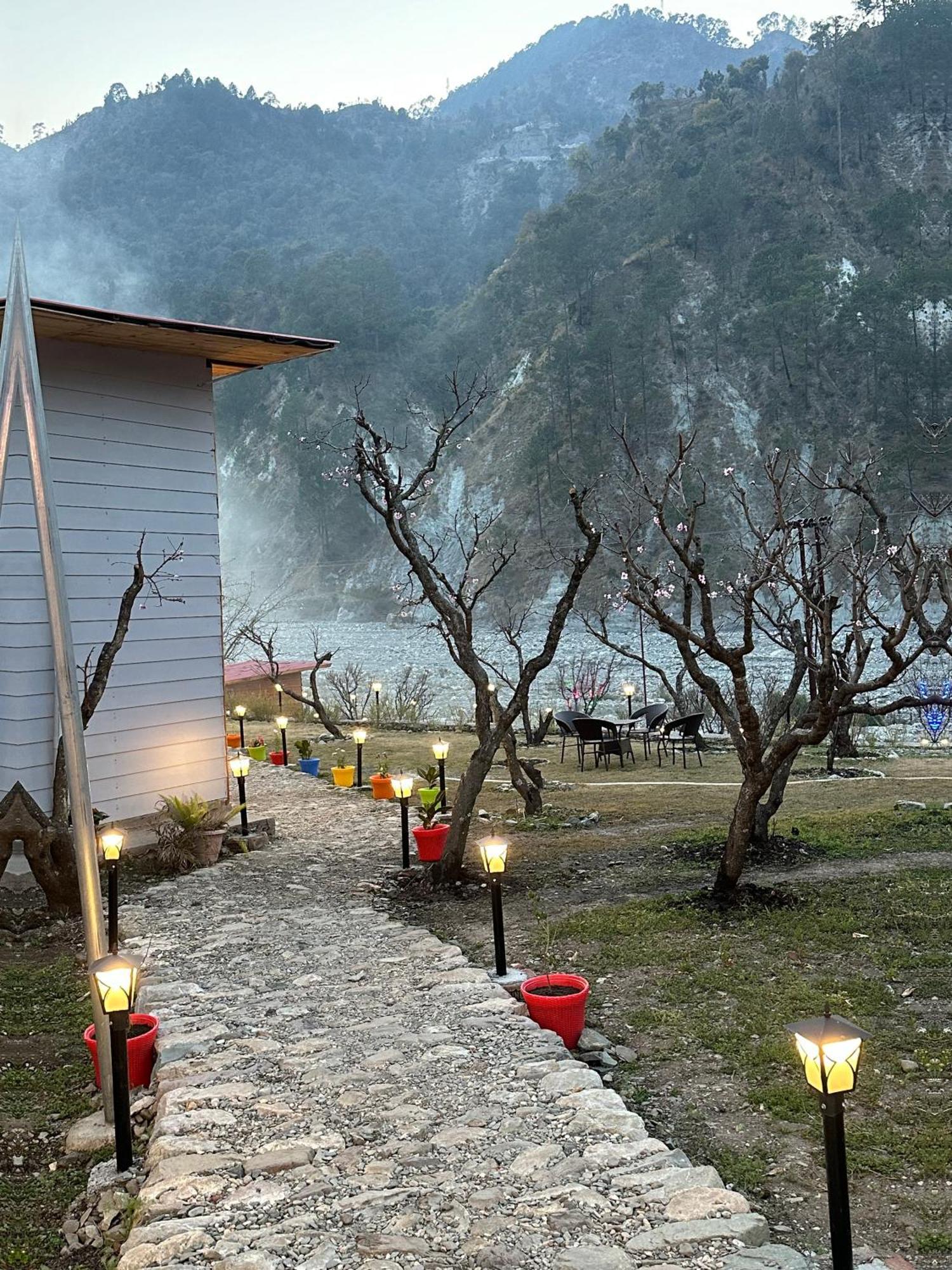 Cabana Riverside Resort - Kainchi Dham Nainital Eksteriør billede