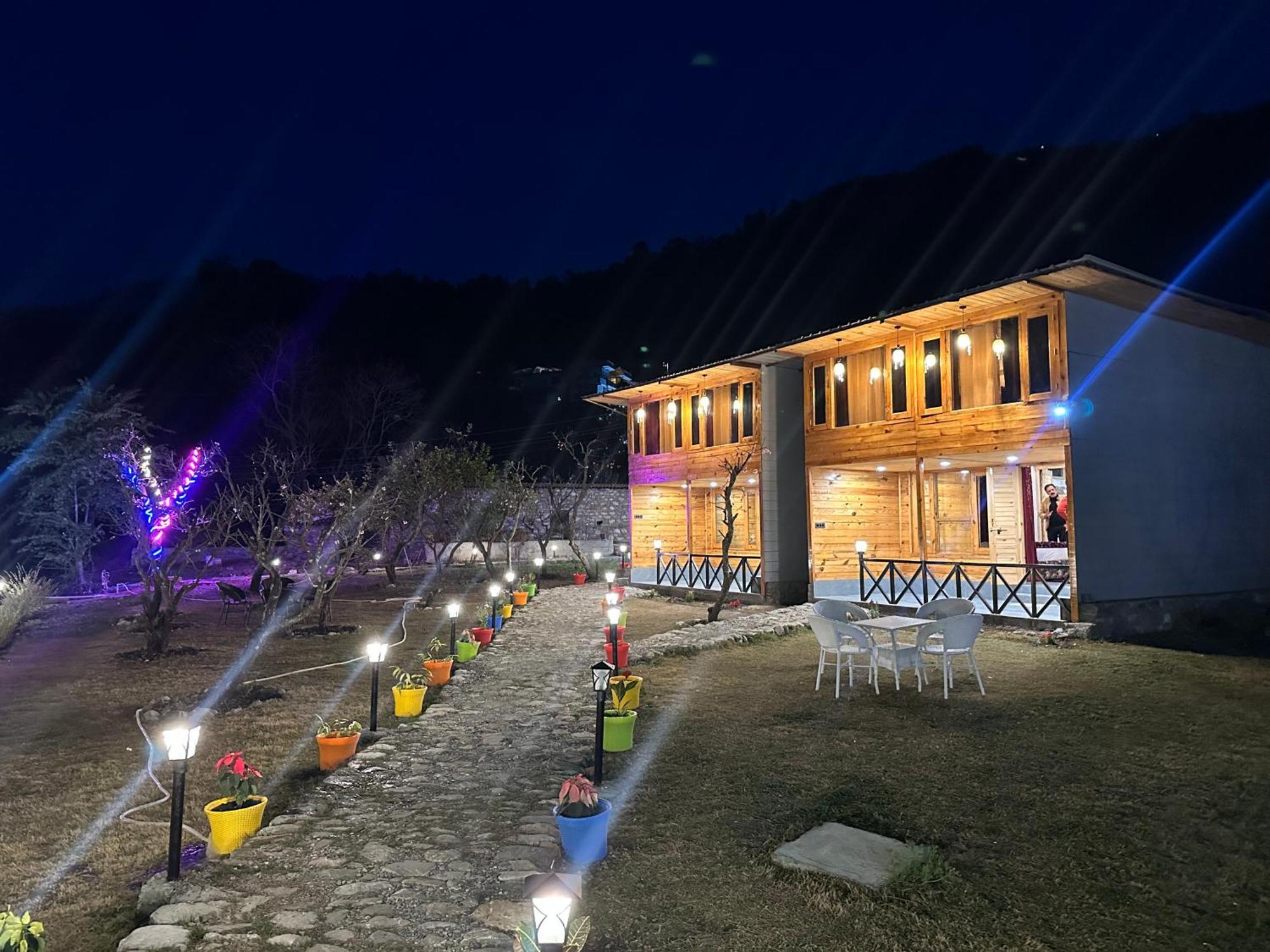 Cabana Riverside Resort - Kainchi Dham Nainital Eksteriør billede