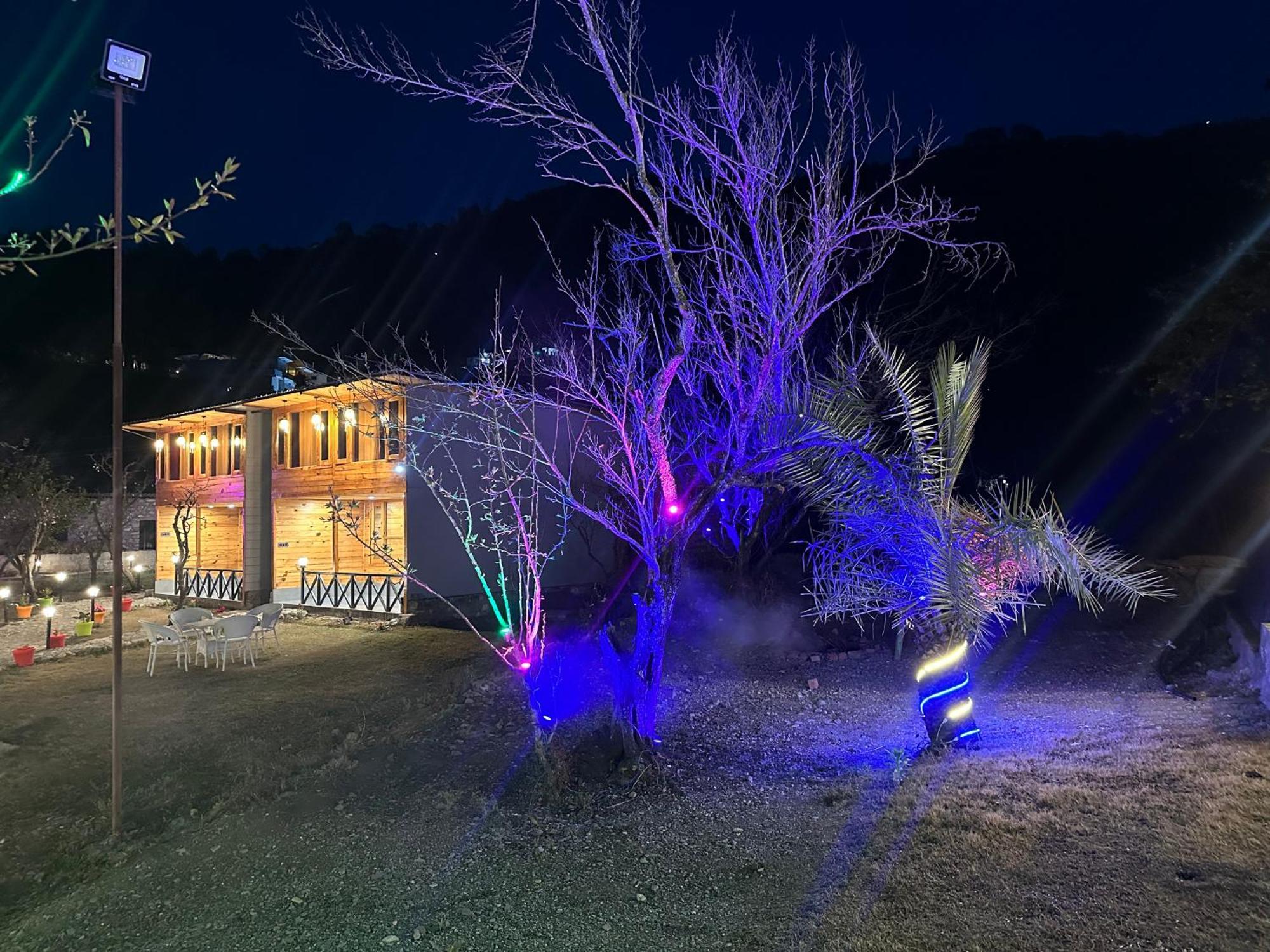 Cabana Riverside Resort - Kainchi Dham Nainital Eksteriør billede