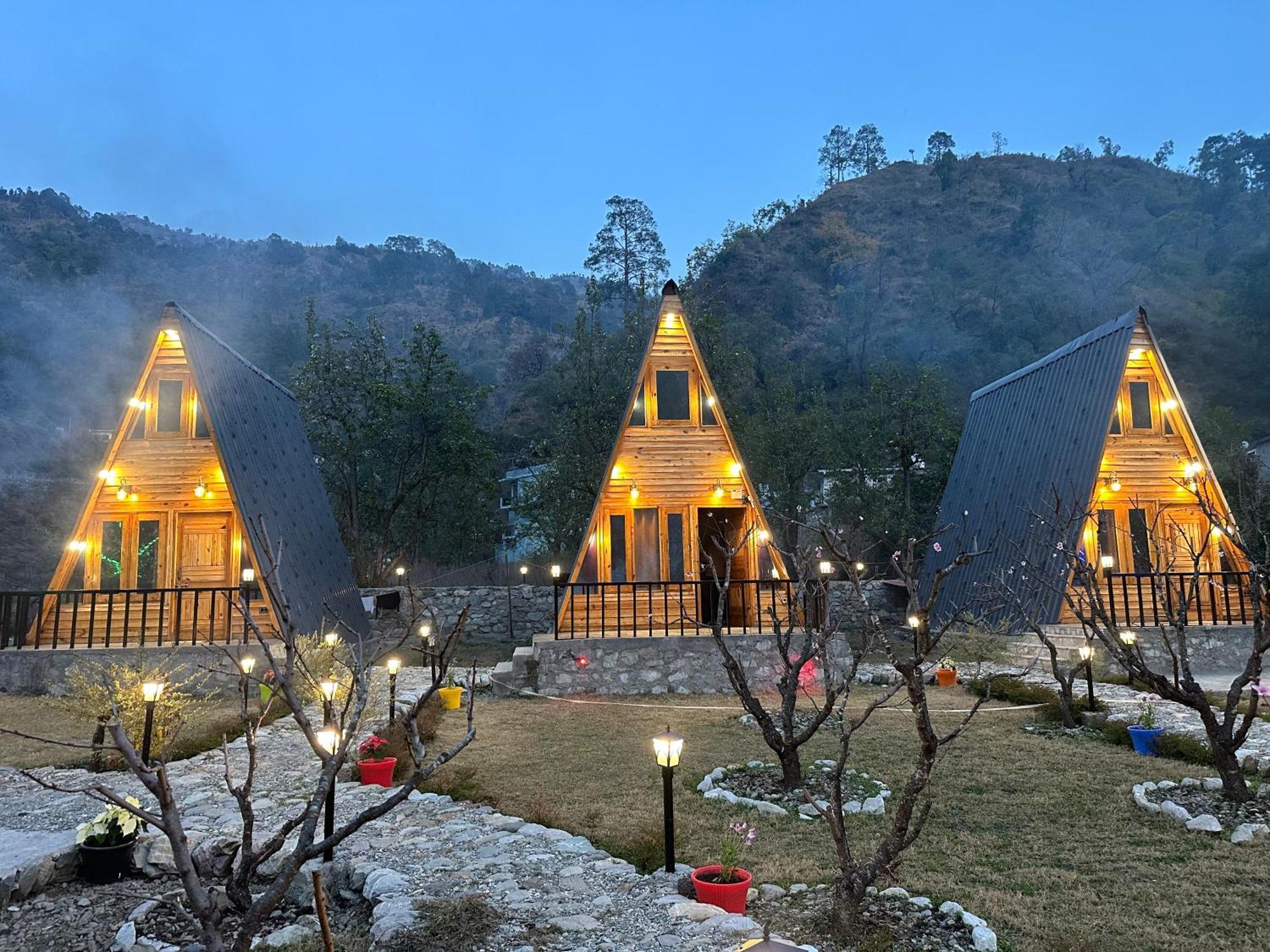 Cabana Riverside Resort - Kainchi Dham Nainital Eksteriør billede