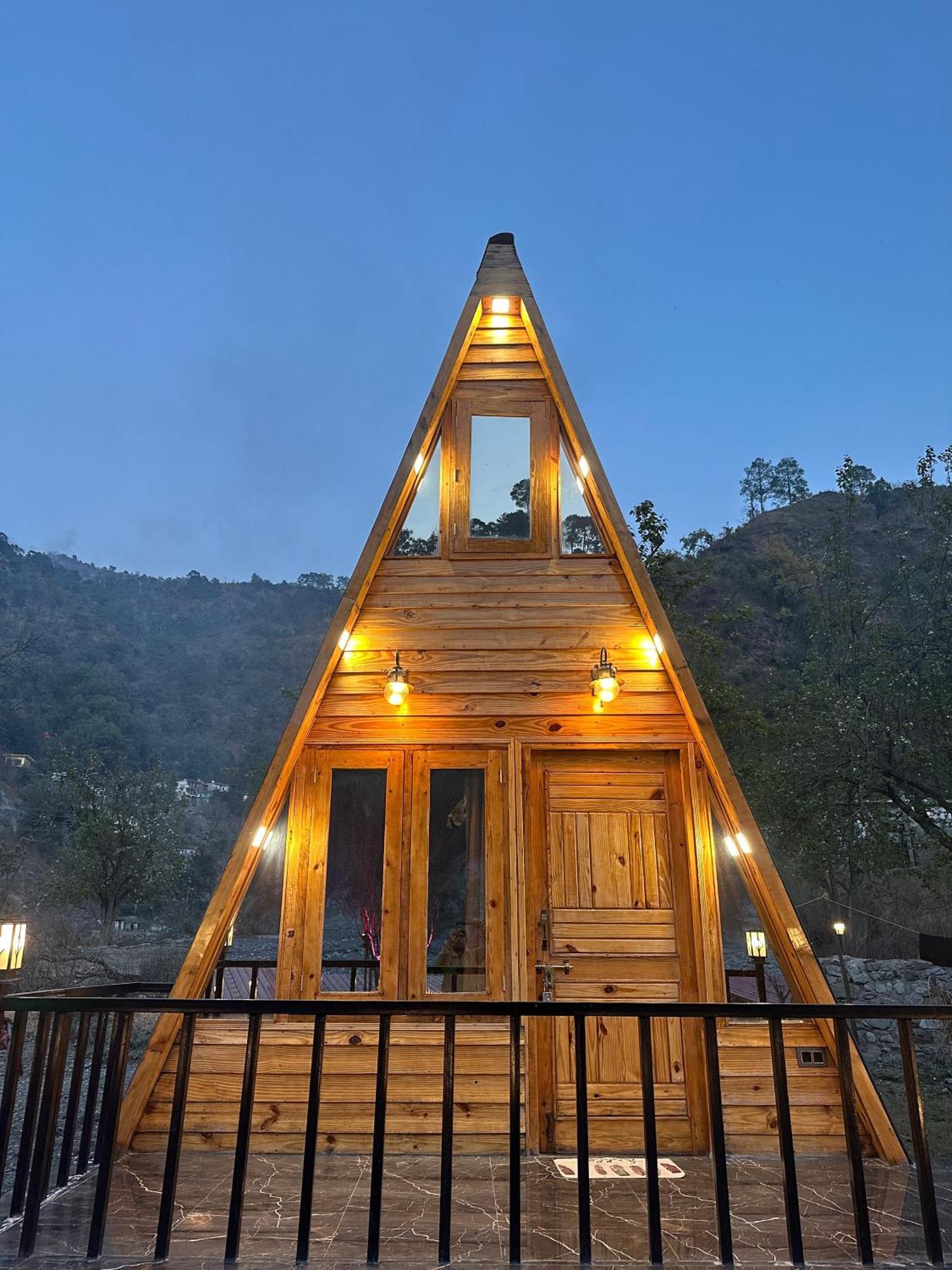 Cabana Riverside Resort - Kainchi Dham Nainital Eksteriør billede