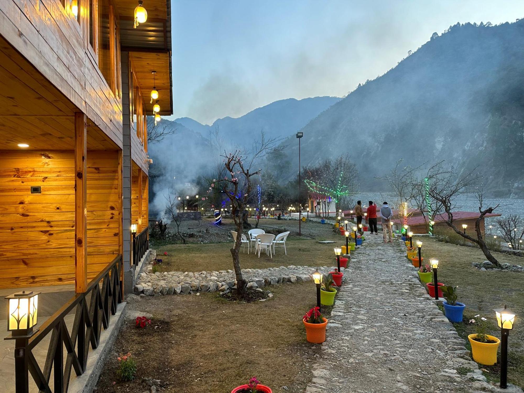 Cabana Riverside Resort - Kainchi Dham Nainital Eksteriør billede
