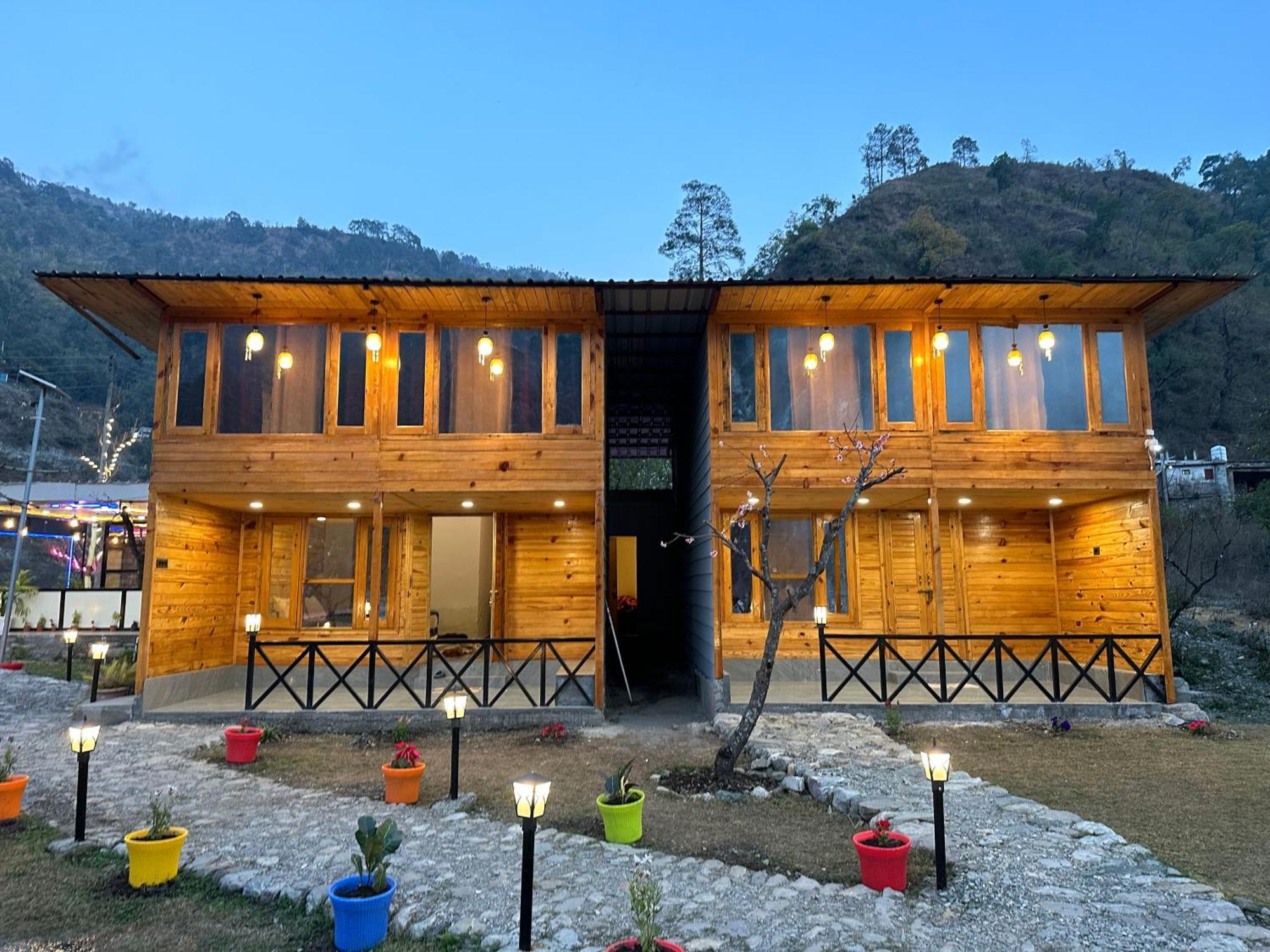 Cabana Riverside Resort - Kainchi Dham Nainital Eksteriør billede
