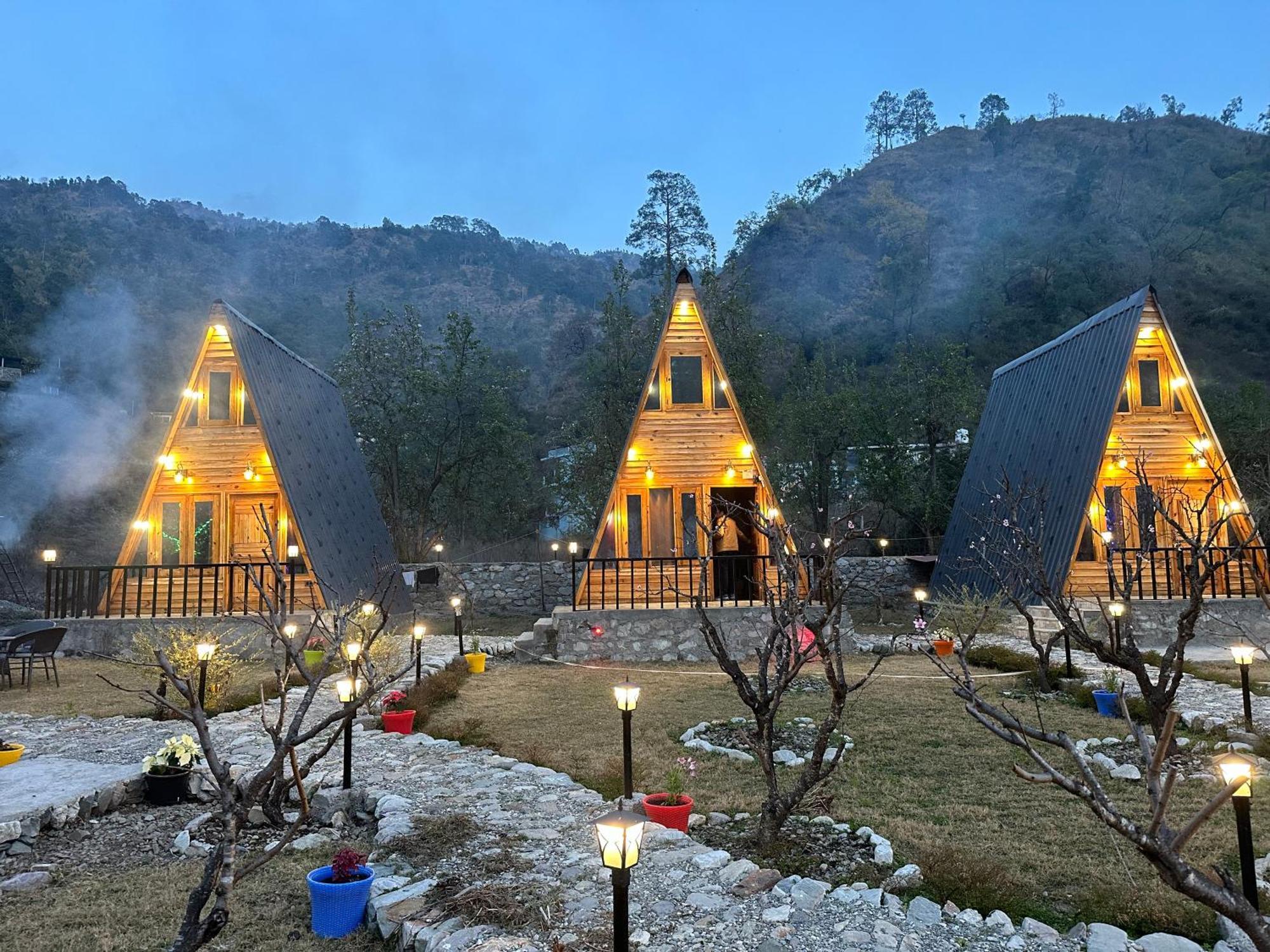 Cabana Riverside Resort - Kainchi Dham Nainital Eksteriør billede