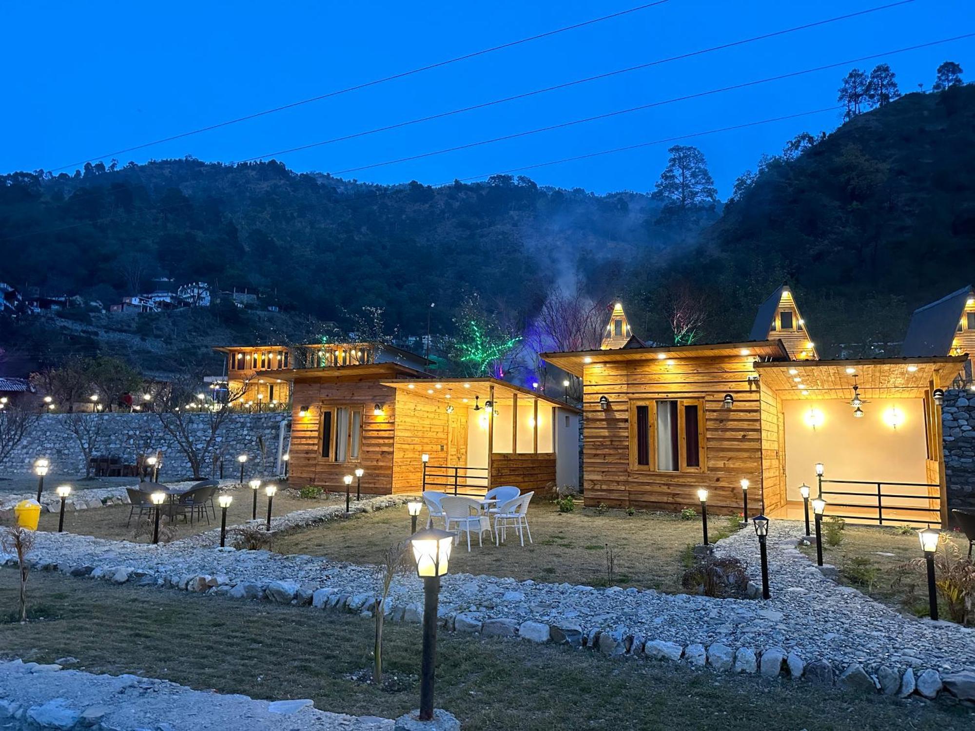 Cabana Riverside Resort - Kainchi Dham Nainital Eksteriør billede