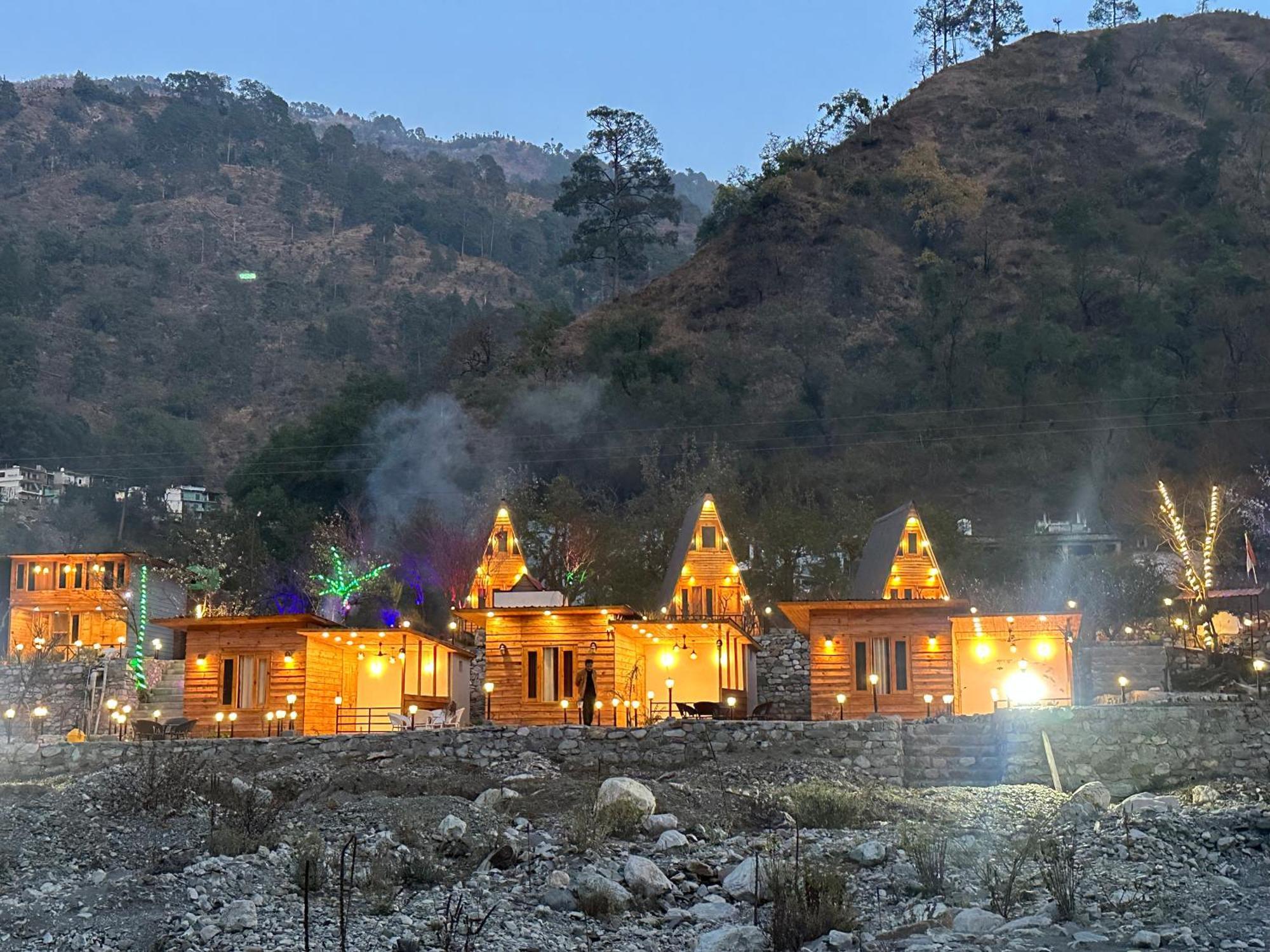 Cabana Riverside Resort - Kainchi Dham Nainital Eksteriør billede